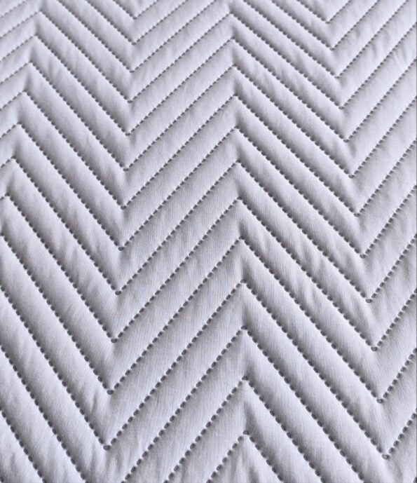 Colcha Bouti Lavada Lisa en Gris claro de Microfibra Suave, Ligera y Elegante para Verano