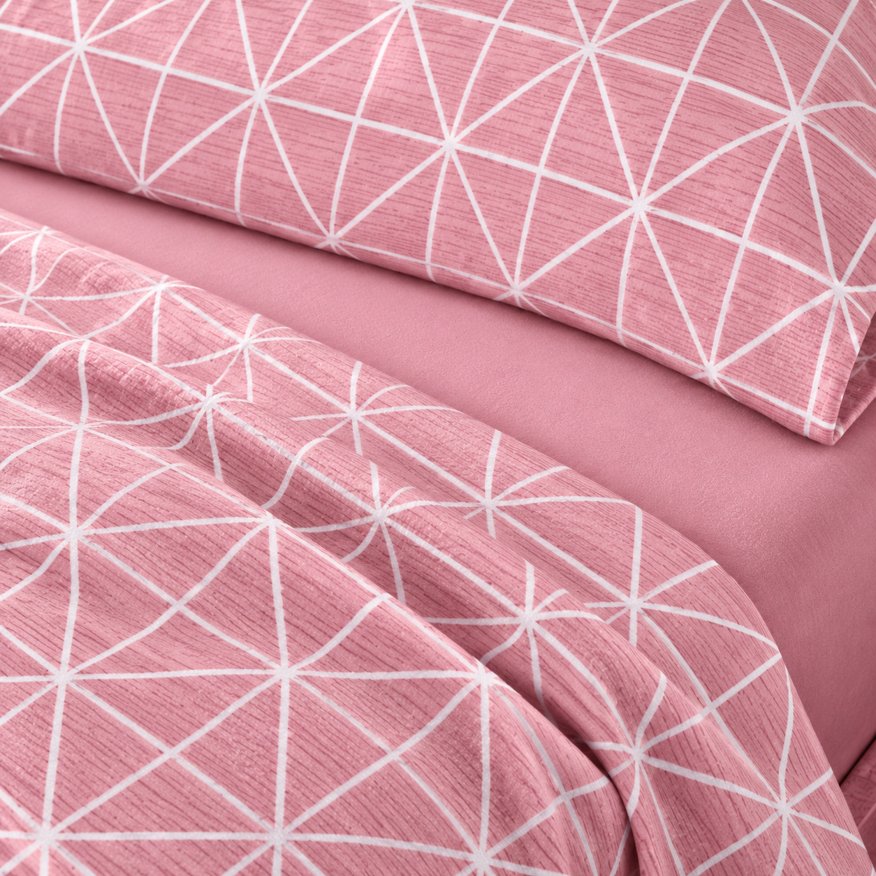Juego de sábanas Pirineo Simón rosa 120 g en dormitorio